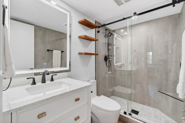 Building Photo - 50 SW 3rd Ave