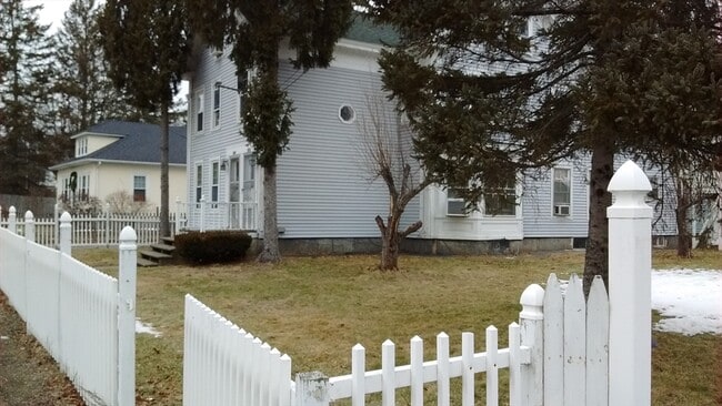 Primary Photo - 166 Sutton St