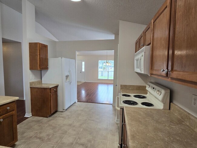 Building Photo - Spacious 4-Bedroom Home