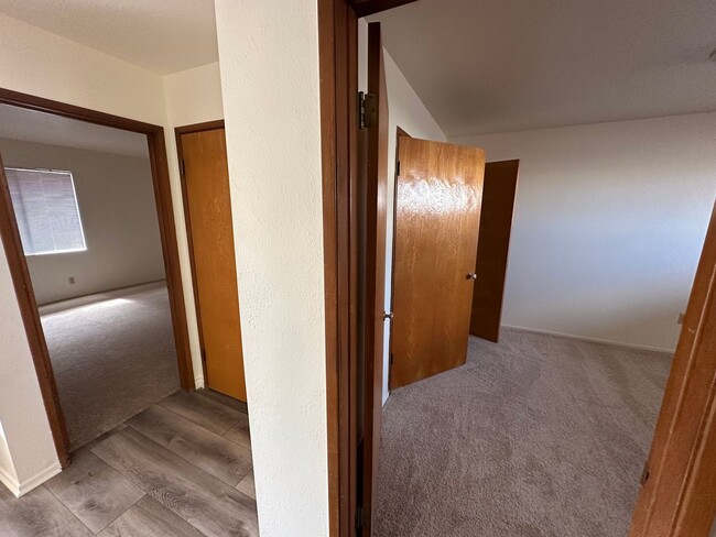 Building Photo - Cute 2 Bd 1Ba Unit NE Santa Maria