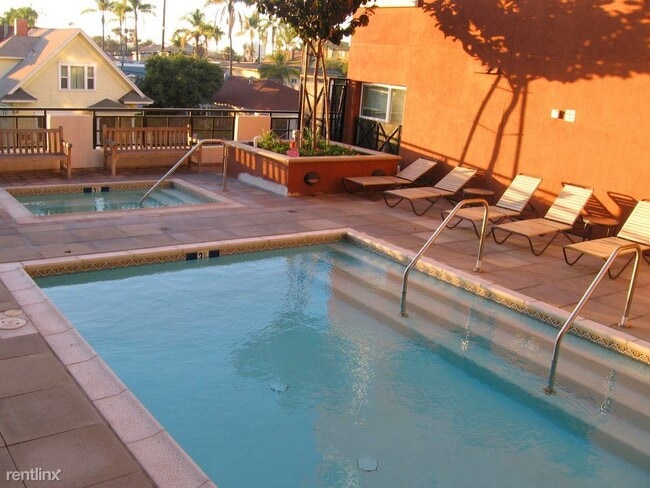 Building Photo - 1 br, 1 bath Condo - Atlas