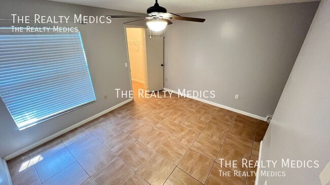 Building Photo - 999 Mancha Real Dr