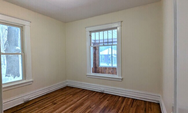 Building Photo - 457 W Southern Ave