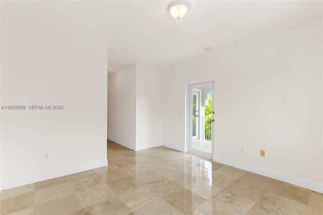 Building Photo - 4023 SW 10th St