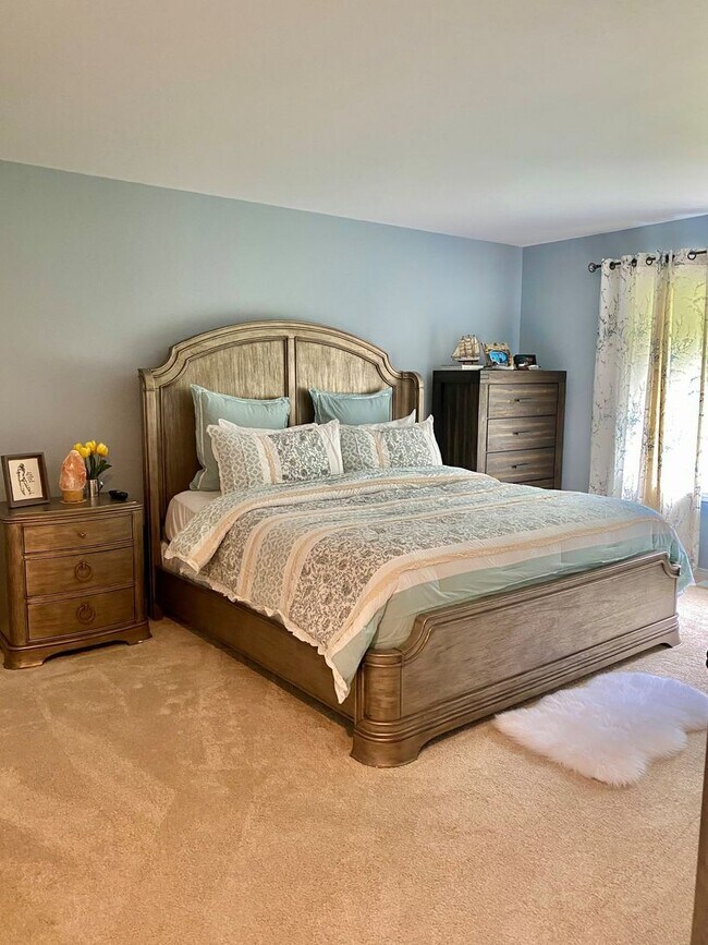 Building Photo - Silverdale 2 Story Home 4bed 2.5 bath