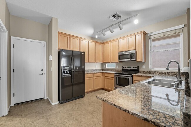Building Photo - Stunning 3-bedroom, 2.5-bathroom home in t...