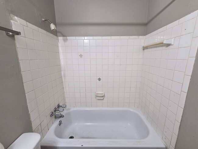 Building Photo - 3021 Ashwood St