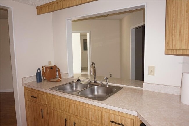Building Photo - 10961 SW 84th Ave