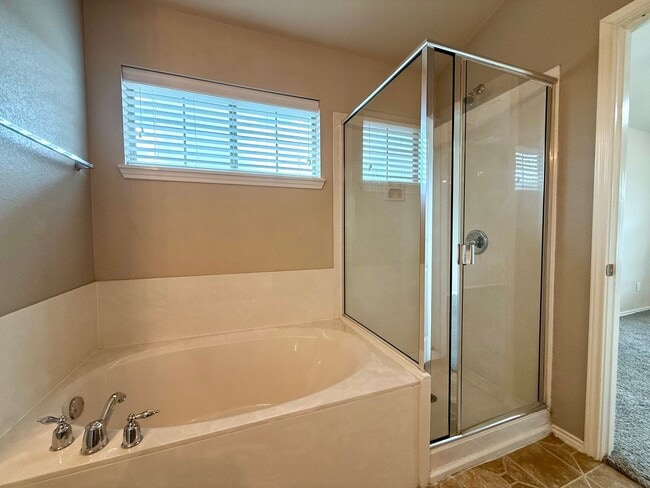 Building Photo - Updated Condo-1310 Parmer Ln.