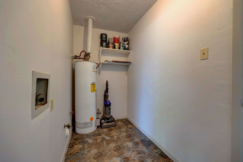 Building Photo - 8600 Woodstone Dr