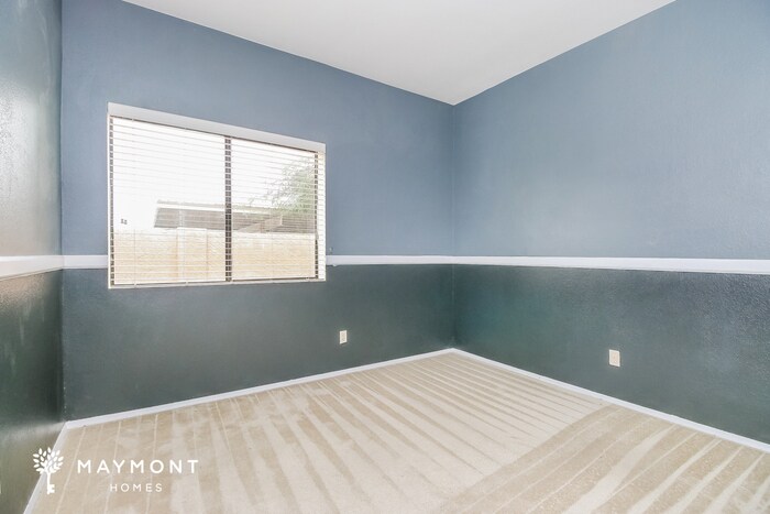 Building Photo - 2033 N Sunset Dr