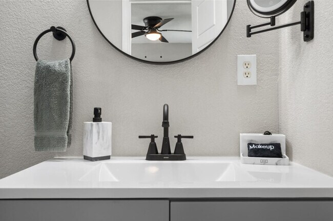 Building Photo - 826 Dalworth St