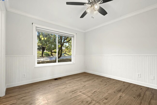 Building Photo - 384 Mill Rd