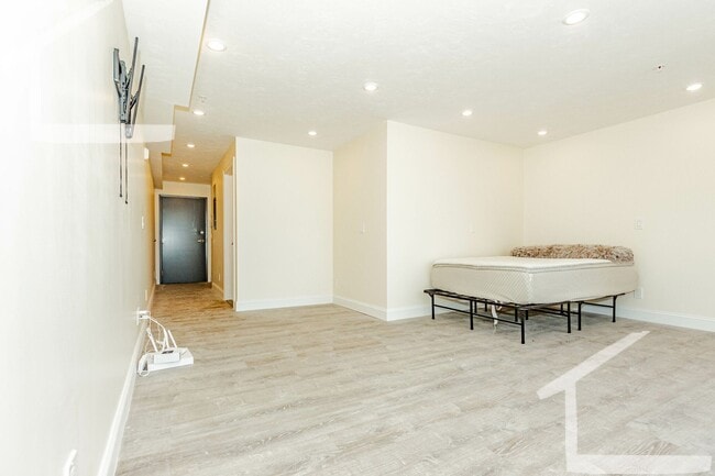 Building Photo - huge 950 sqf Studio unit in Brookline rent $2900 on 9/1