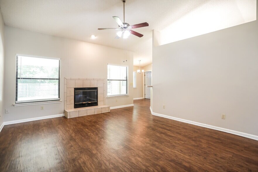Building Photo - 3413 Deerfield Pointe Dr