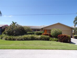 Building Photo - 2839 Via Paloma Dr