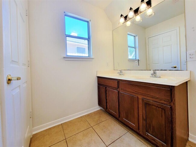 Building Photo - 7400 Muffin Dr