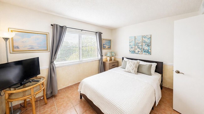 Building Photo - 1300 Seaway Dr