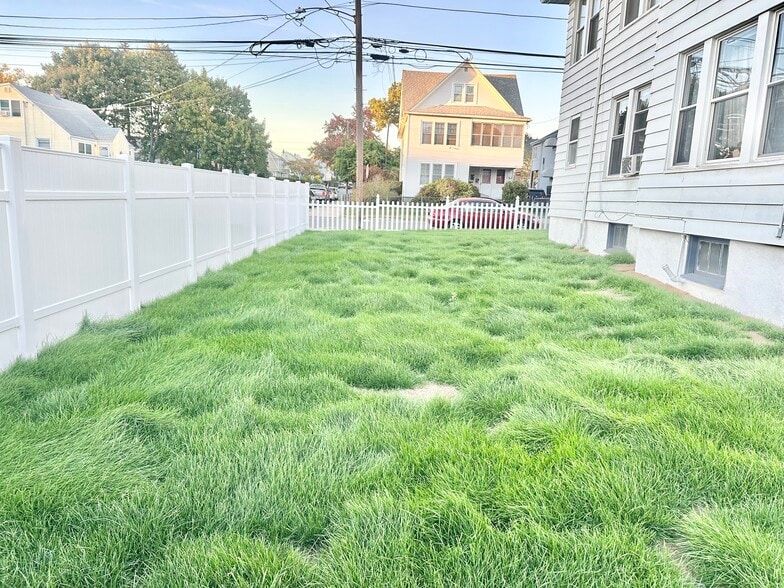 Building Photo - 67 Tremont Ave