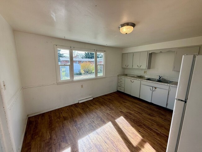 Building Photo - 3 Bedroom, 1 Bath Ranch Home in Northwest ...