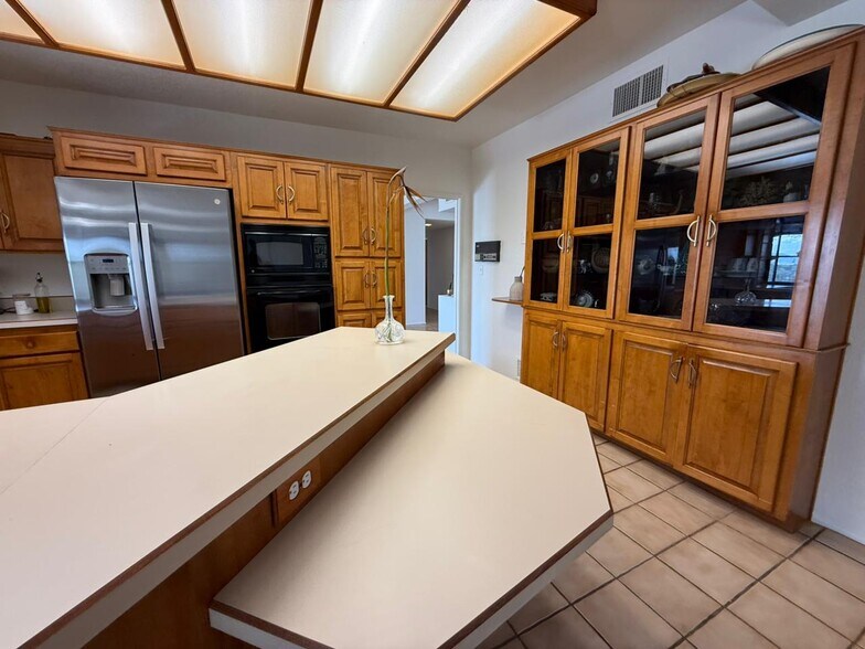 Building Photo - 1402 E Big Rock Rd