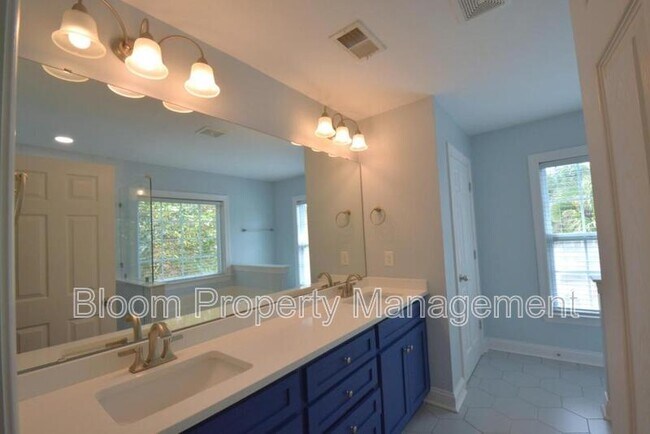 Building Photo - 8566 Royal Palm Ln