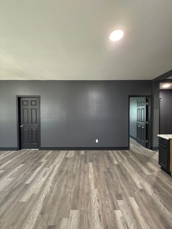 Building Photo - 3408 Bowen Ave