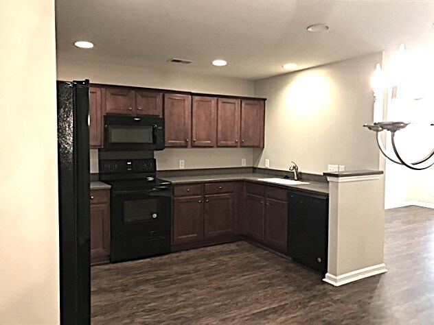 Building Photo - 100 Wildberry Ln