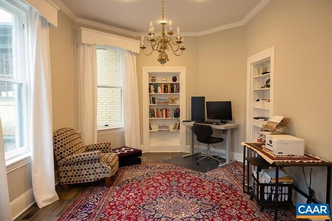 Building Photo - 409 W Park Dr