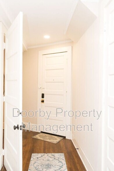 Building Photo - 621 Fortwood Pl