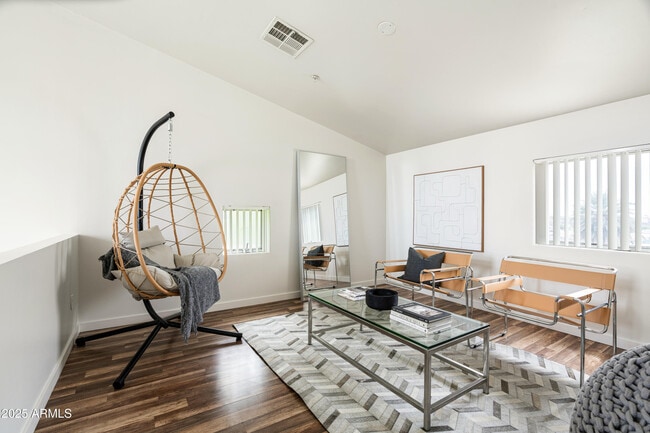 Building Photo - 1111 W University Dr