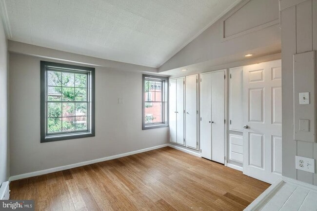 Building Photo - 2553 Salmon St