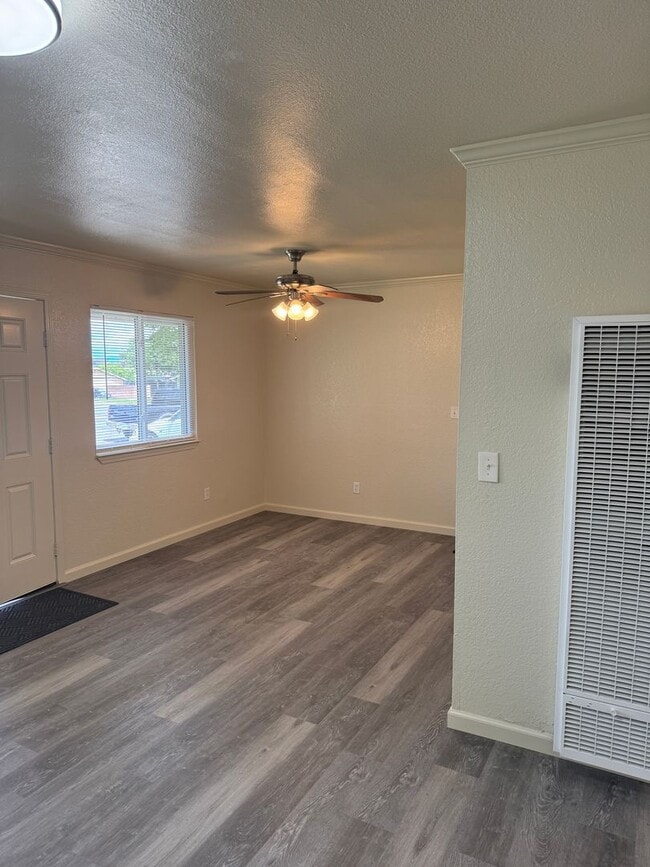 Building Photo - Single Level, Anderson Duplex near Shopping