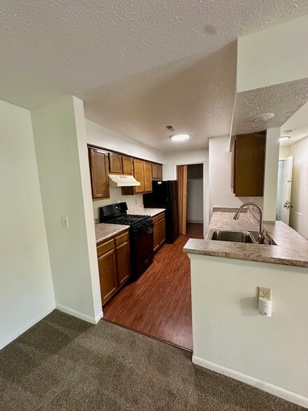 Building Photo - 2253 Hedgerow Road