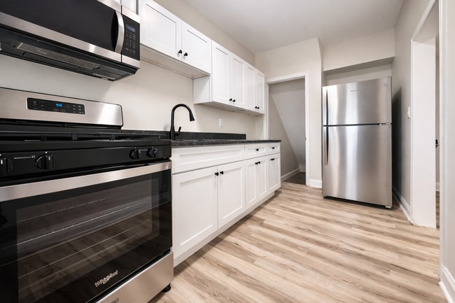 Building Photo - Updated 3BR Home with Finished Basement, & Fenced Yard