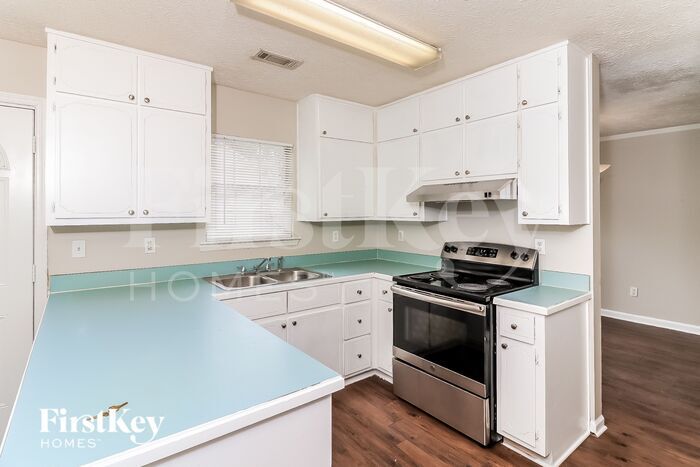 Building Photo - 7185 E Village Ct