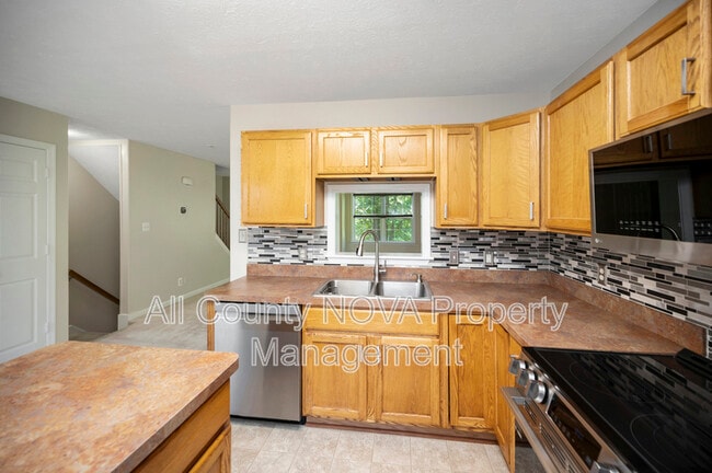 Building Photo - 610 Kensington Dr