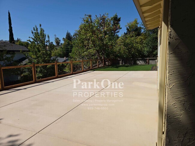 Building Photo - 1501 Fieldcrest Dr