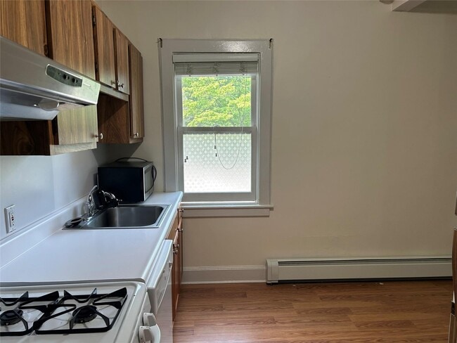Building Photo - 139 Cove Neck Rd