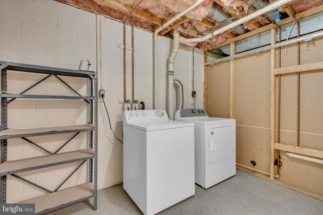 Building Photo - 651 Westphalia Ct