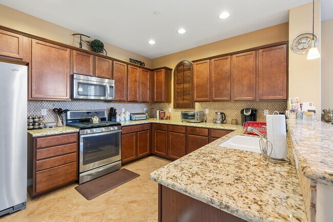 Building Photo - 52050 Rosewood Ln