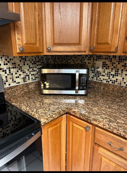 Microwave - 495 W Park Dr