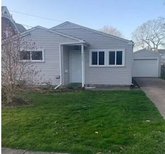 Building Photo - 5260 South St