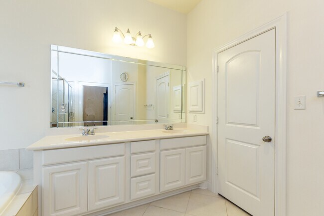 Building Photo - 2703 Wild Lilac Dr