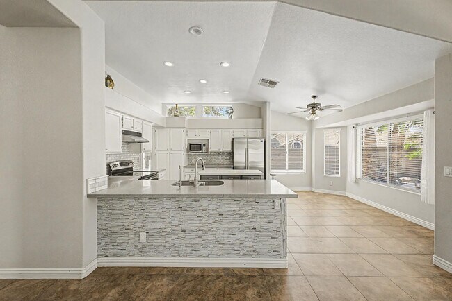 Building Photo - 1300 N Sycamore Ct