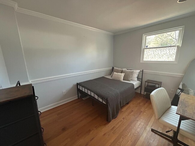 Building Photo - 900 Newcombe Rd