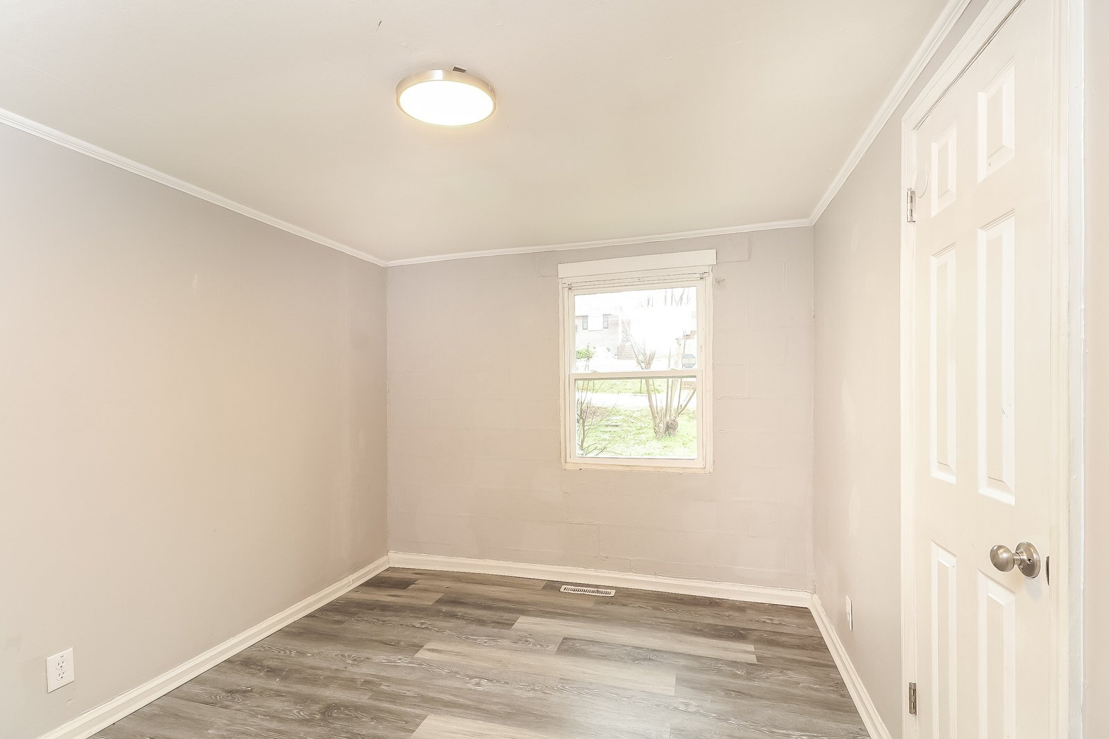 Building Photo - 324 Adams Ave