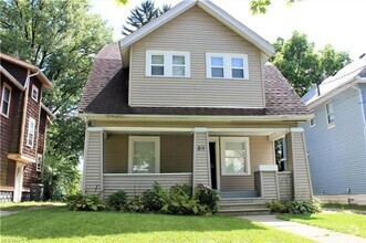 Building Photo - 4 Bedroom 1 Bathroom House in Akron