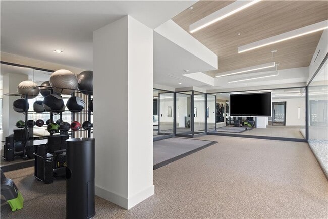 Building Photo - 2425 Peachtree Rd NE