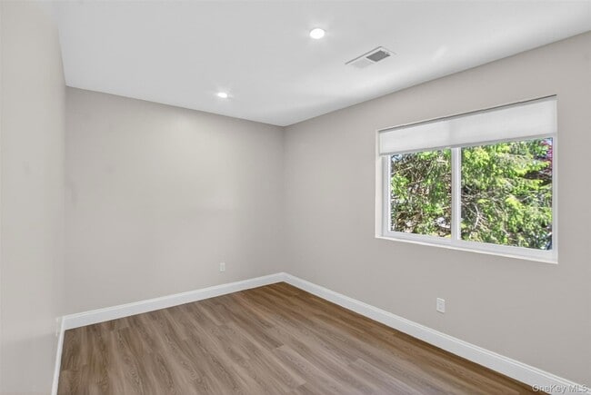 Building Photo - 62 Manor Pl